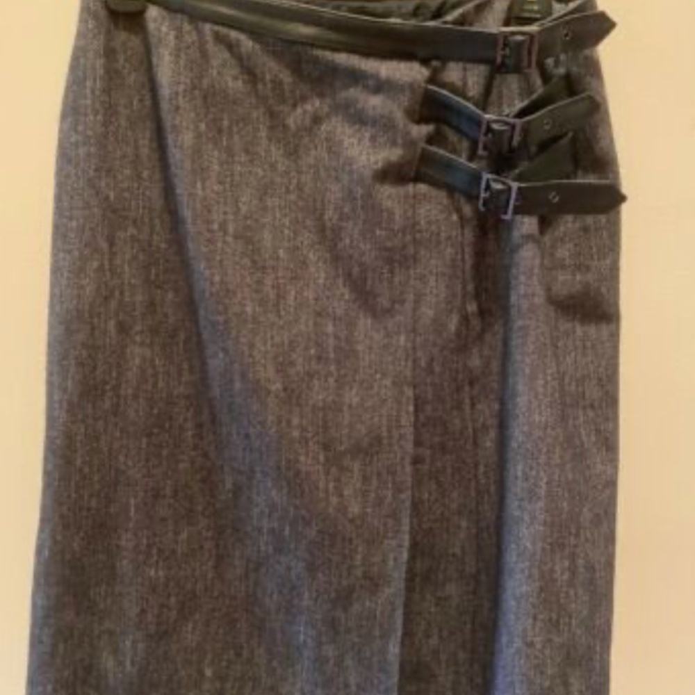 Worth Collection grey wool skirt with leather belt